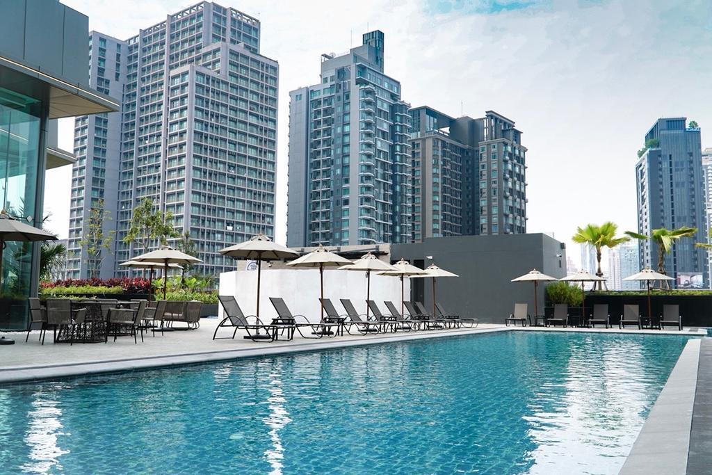 ホテル ニッコー バンコク - SHA Extra Plus Certified バンコク都 エクステリア 写真 The swimming pool at the 10th floor of the complex