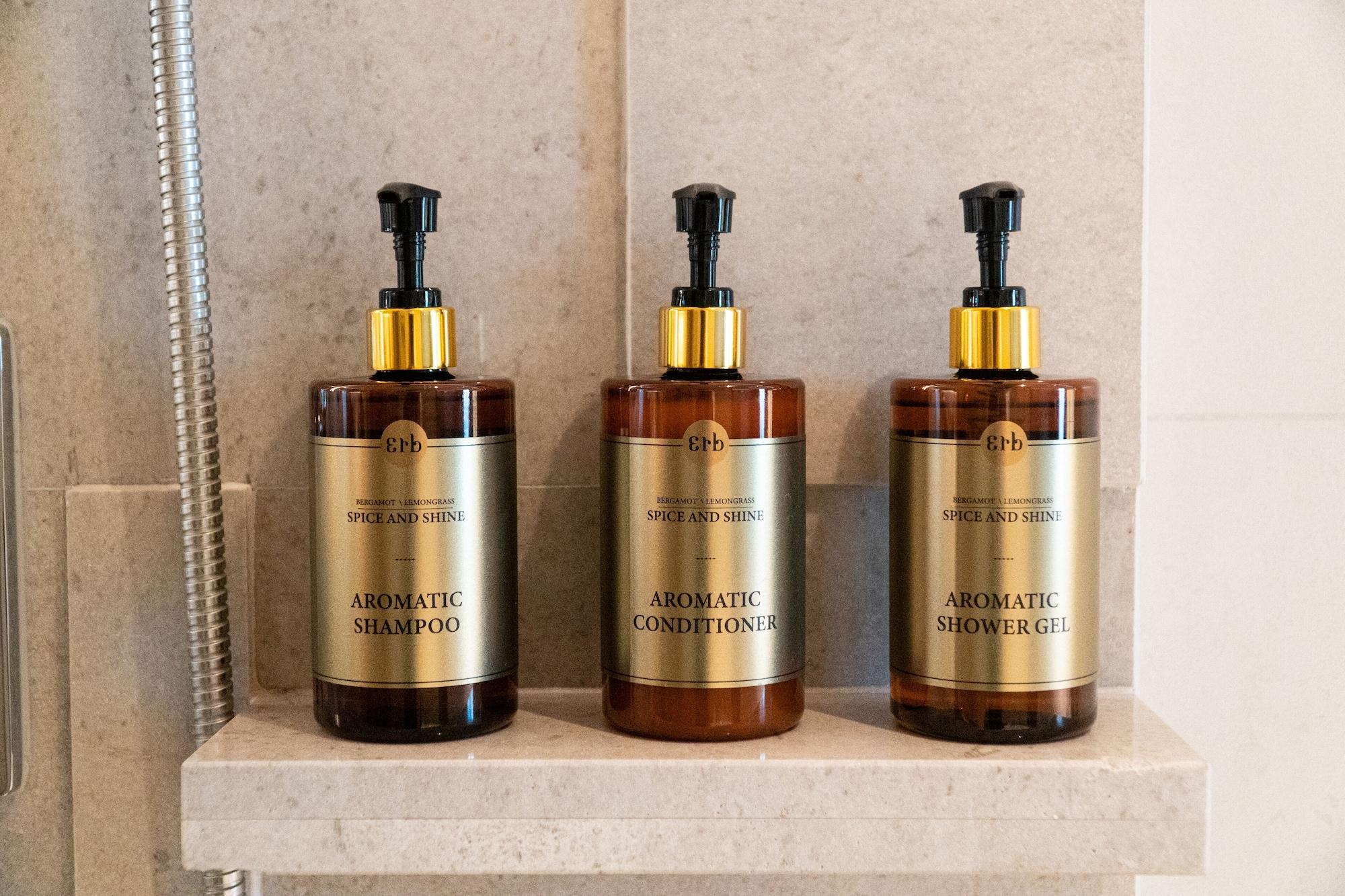 ホテル ニッコー バンコク - SHA Extra Plus Certified バンコク都 エクステリア 写真 Shampoo, conditioner and shower gel