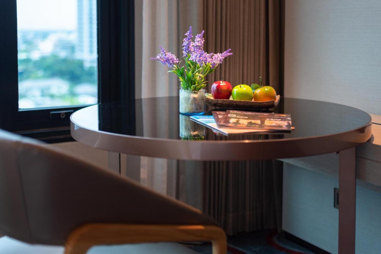 ホテル ニッコー バンコク - SHA Extra Plus Certified バンコク都 エクステリア 写真 A table with a fruit bowl