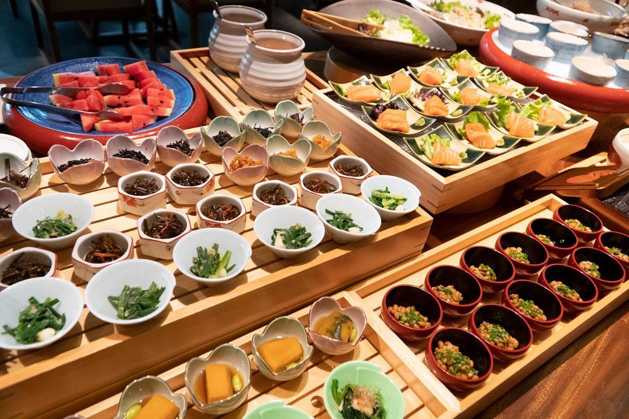 ホテル ニッコー バンコク - SHA Extra Plus Certified バンコク都 エクステリア 写真 A selection of Japanese cuisine at a buffet